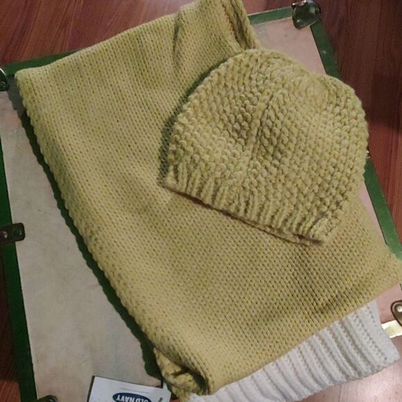 Yellow and white hat and gloves set - Picture 1 of 3
